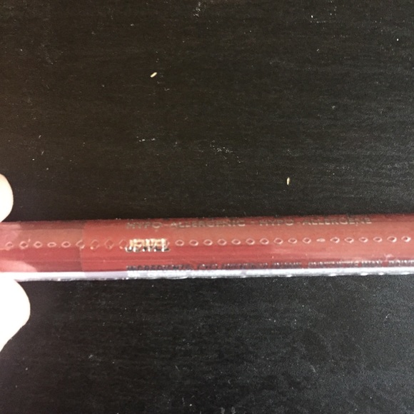 3/$20 ⚡️ NWT Marcelle waterproof lip liner - Jewel - Picture 2 of 4